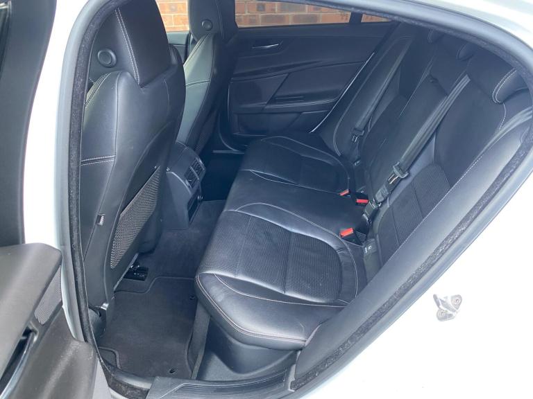 2016 Jaguar XE 2.0d R-Sport Auto Euro 6 (s/s) 4dr SALOON Diesel Automatic