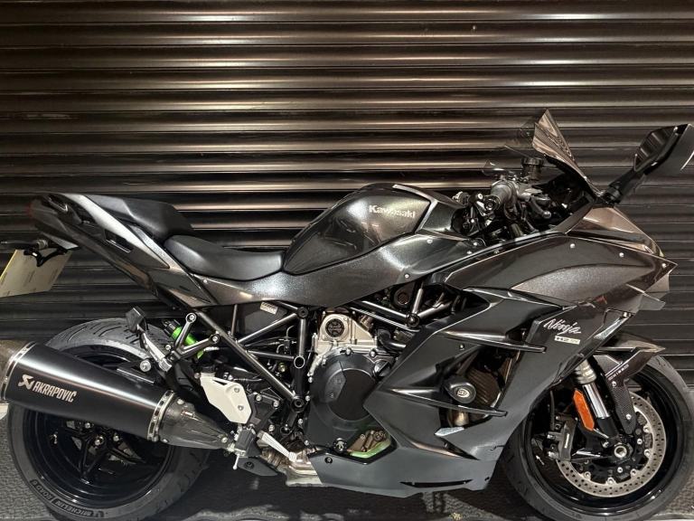 KAWASAKI NINJA H2 SX Performance Tourer Akrapovic 