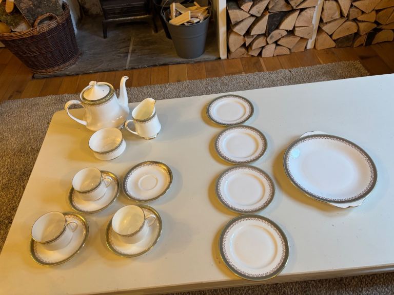 Paragon bone china tea set Kensington .Stoke on Trent 