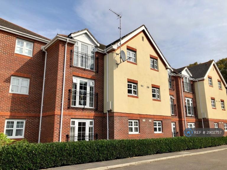 2 bedroom flat in Bewick Gardens, Chichester, PO19 (2 bed) (#2902757)
