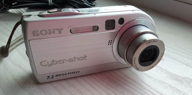 RETRO SONY CYBERSHOT DSCP150 DIGITAL CAMERA # VERY GOOD CONDITION # 2 MEMORY STICKS