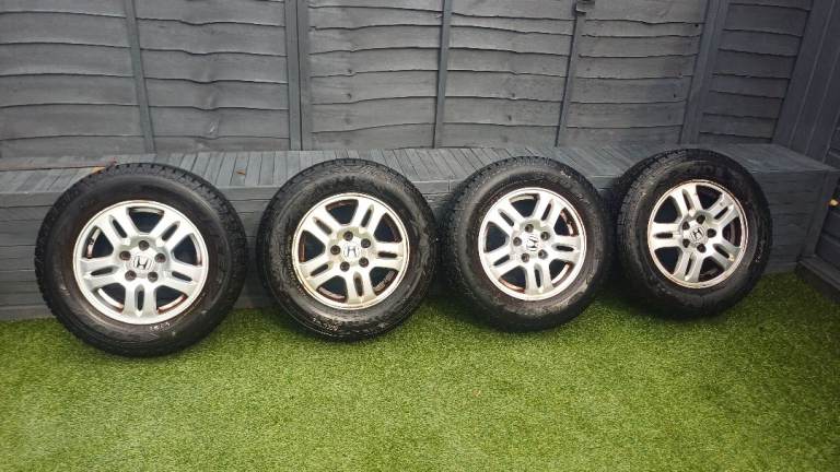 Honda crv 2006 alloy wheels with off road tyres 
