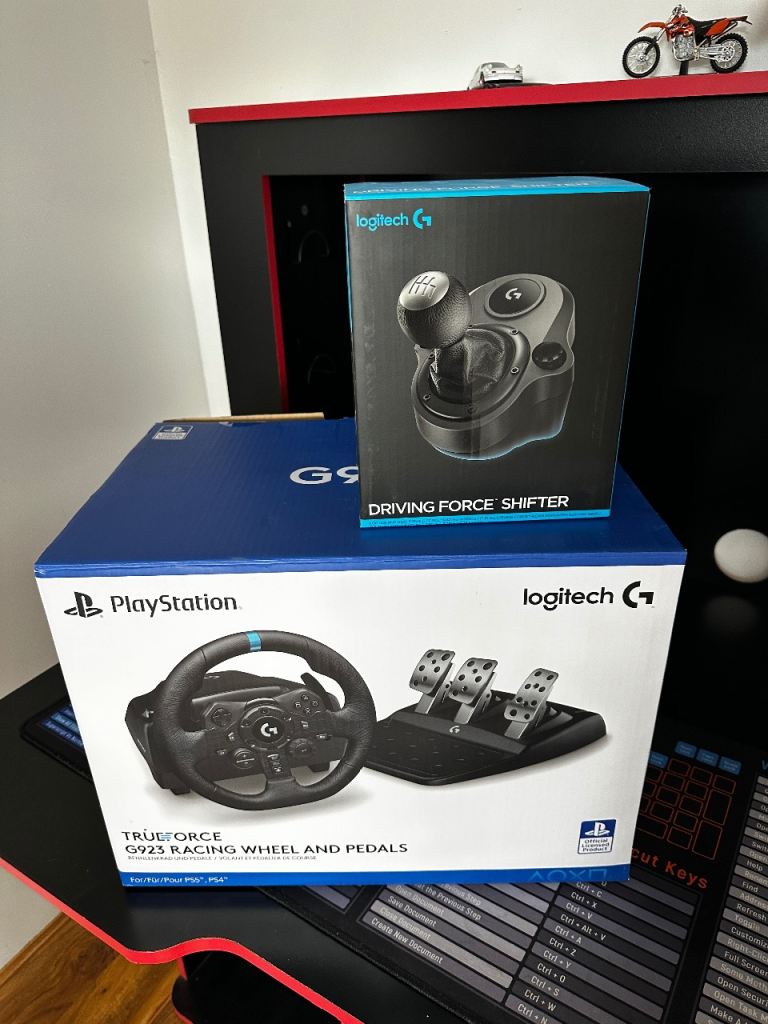 Logitech G923 TRUEFORCE Racing Wheel and Pedals with Shifter