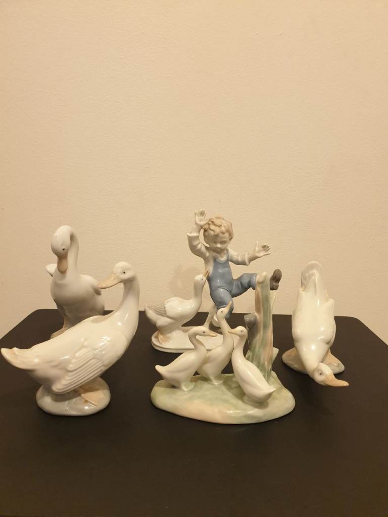 Set of nao swans