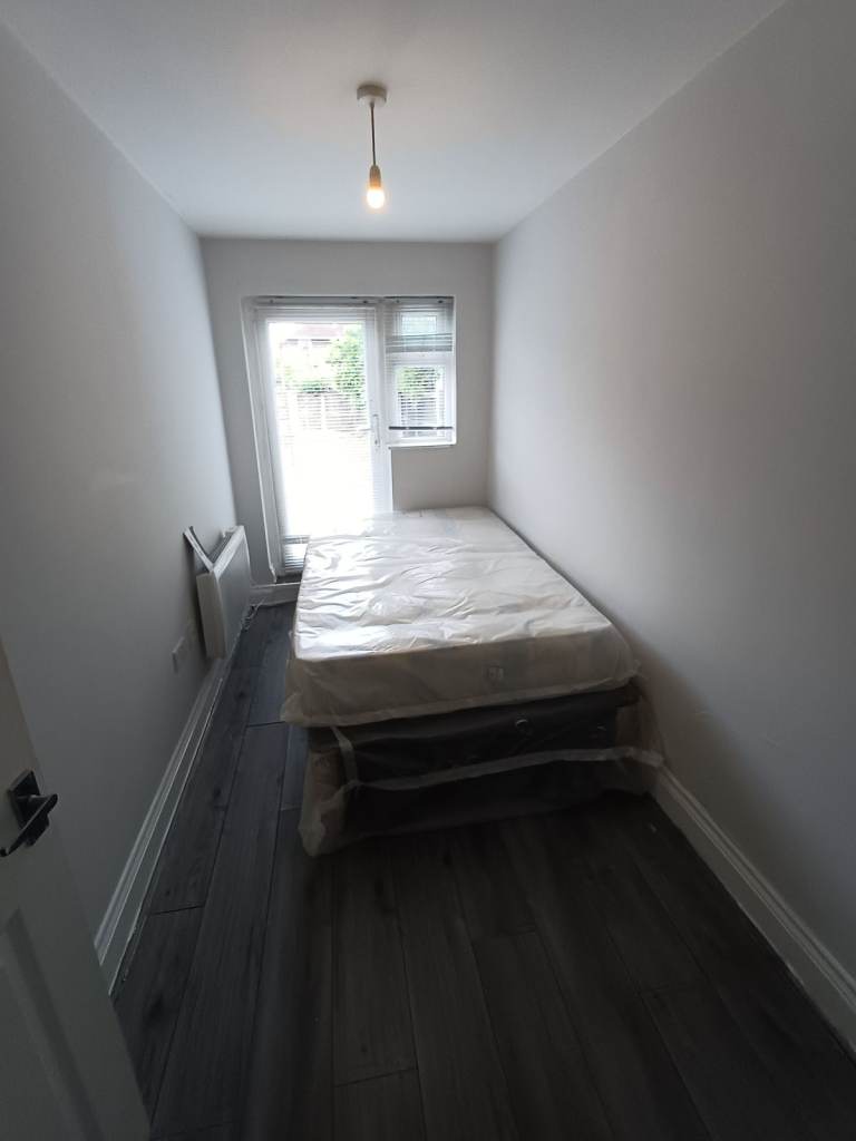 Studio Room in shared House longhill Road SE6 DSS APPLICANT EXCEPTED 