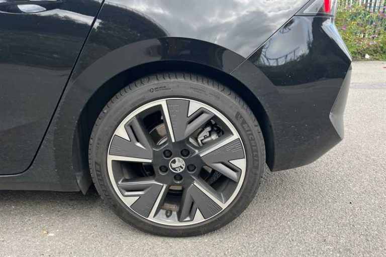 2025 Vauxhall Astra 54kWh Ultimate Hatchback 5dr Electric Auto (156 ps) Hatchback Electric Automatic