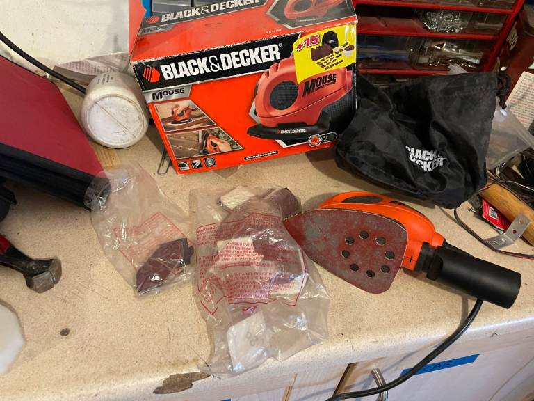 BLACK AND DECKER MOUSE SANDER AND ACCESSORIES  (POWER TOOL)