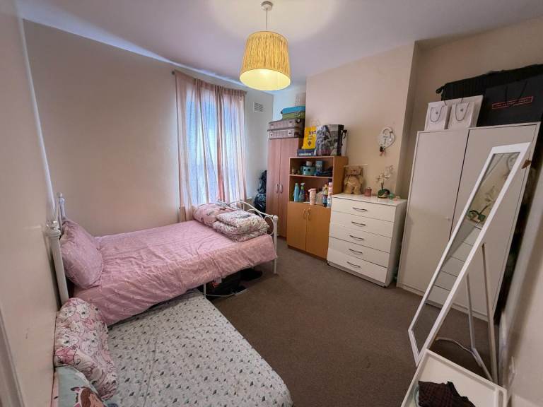 Double Room to Rent in Muslim household, bills included
