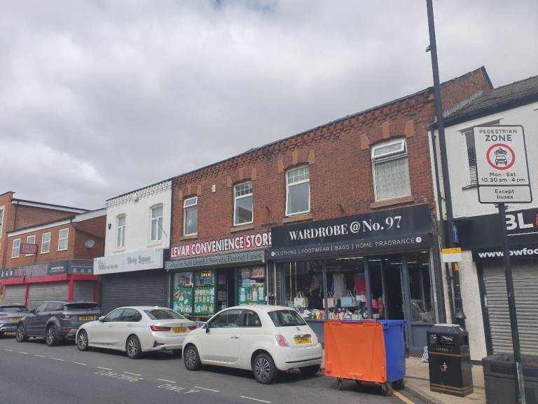 Spacious 2 Bed Flat - Atherton Town Centre, Manchester M46