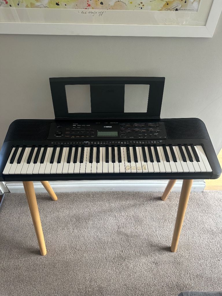 Yamaha keyboard and stand 