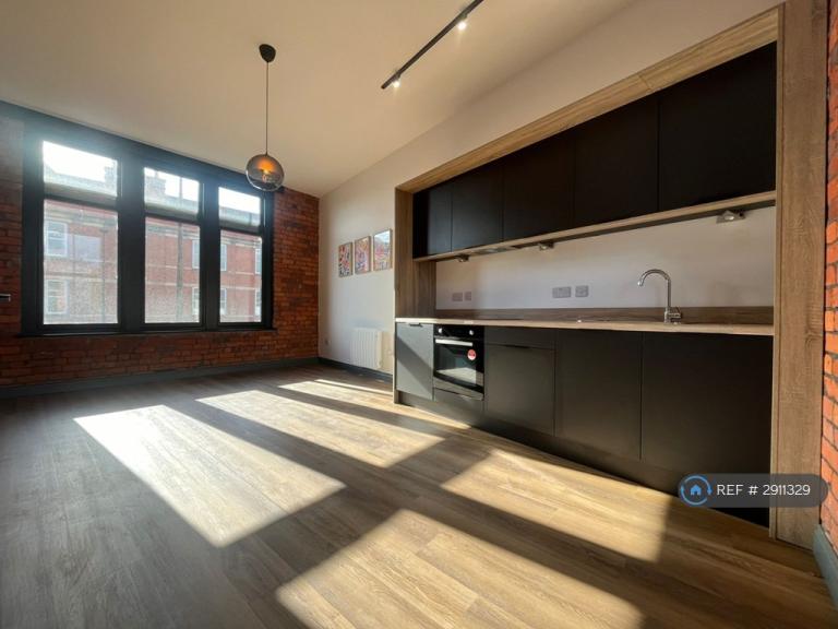 1 bedroom flat in Twist Lane, Leigh, WN7 (1 bed) (#2911329)