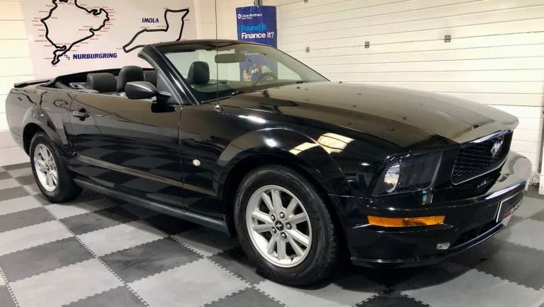 2015 Ford Mustang 4.0L AUTO CONVERTIBLE CONVERTIBLE Petrol Automatic