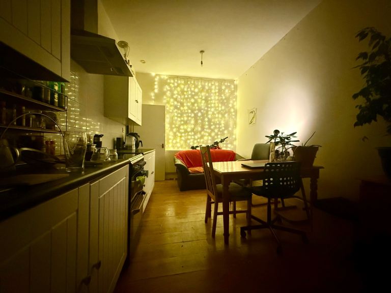 Spacious Double-In a creative house hold 