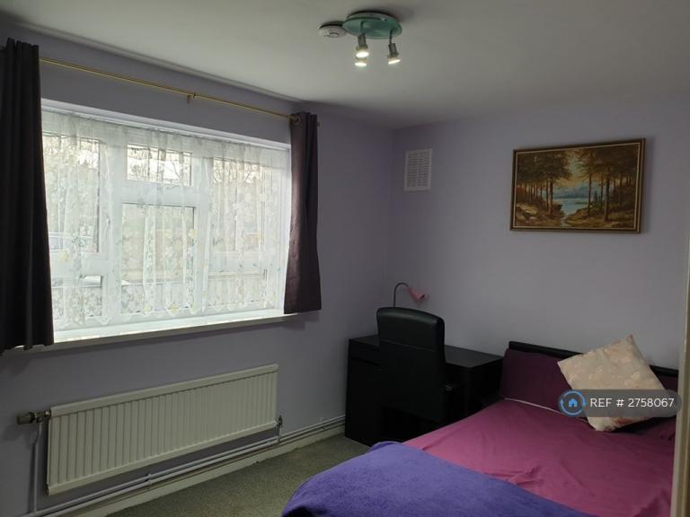 1 bedroom in Cottenham House, London, N19 (#2758067)