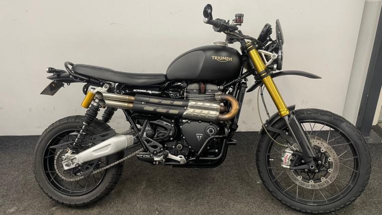 TRIUMPH SCRAMBLER 1200 XE *** TAIL TIDY - HEATED GRIPS - EXHAUSTS ***