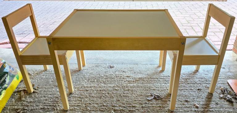 Kids table and chairs