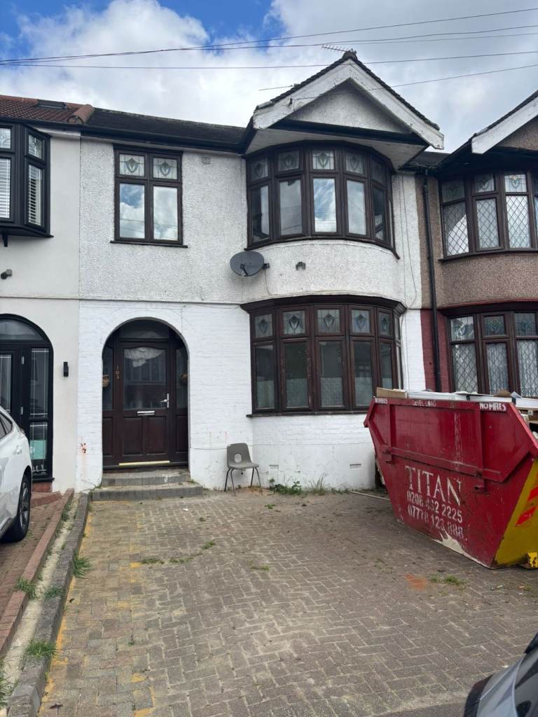 4 Bedroom House to Rent in Barking IG11 