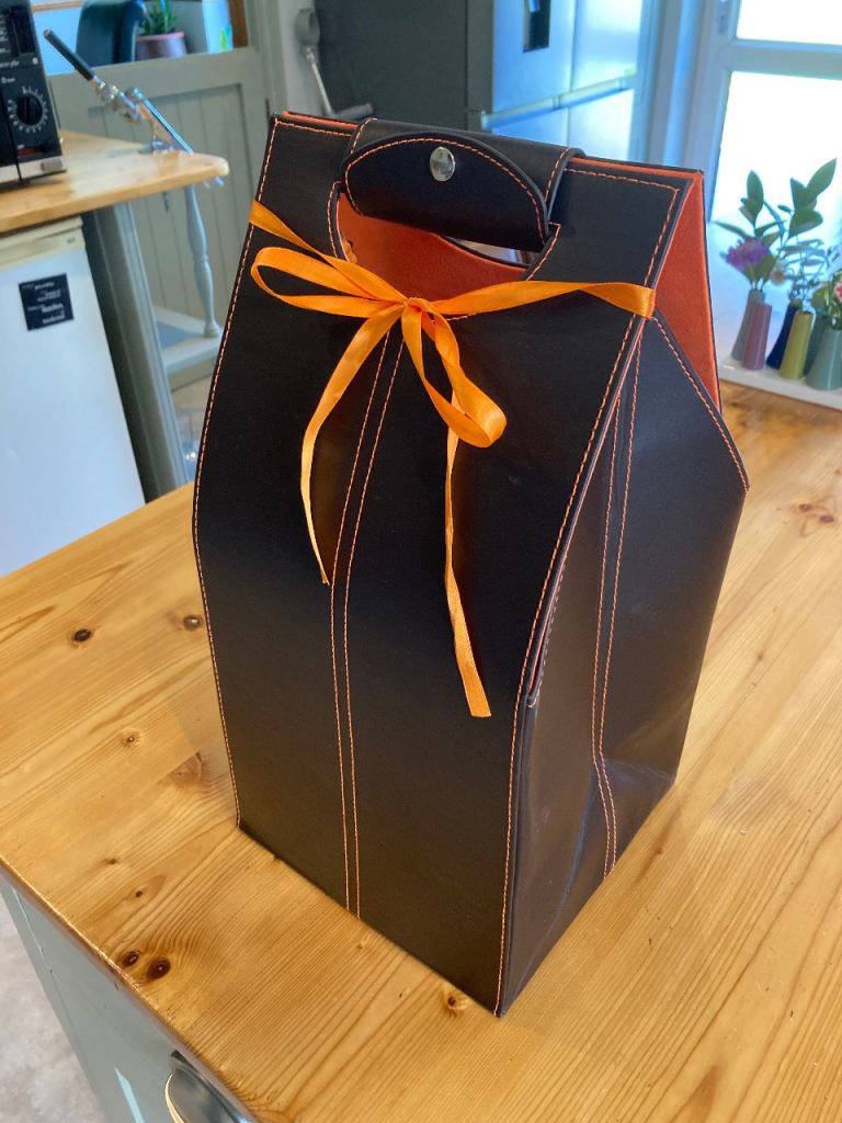 Wine bottle carry case 