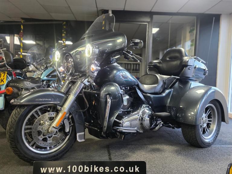 2015 HARLEY-DAVIDSON FLHTCUTG TRIGLIDE TRIKE 19,000 MILE'S 