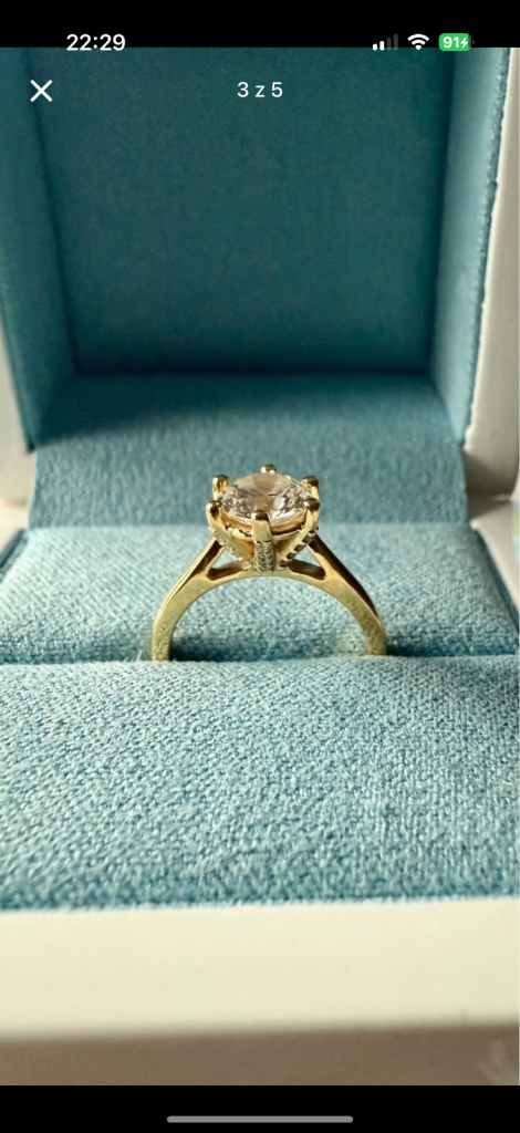 Engagement diamond ring 18ct yellow gold 