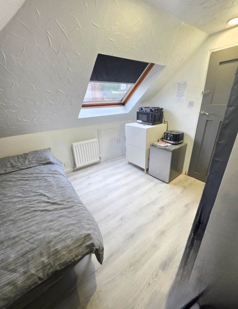 Double Room for Rent (preferably female tenant)