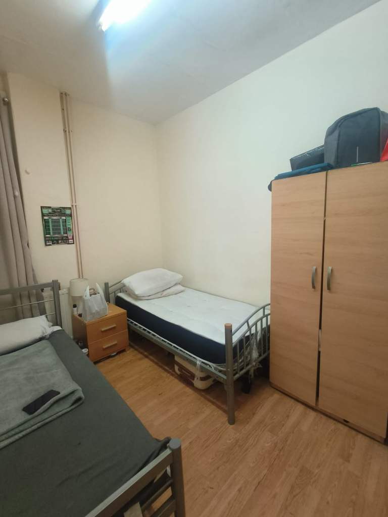 Rooms to Rent Living with Landlord in Tooting Broadway