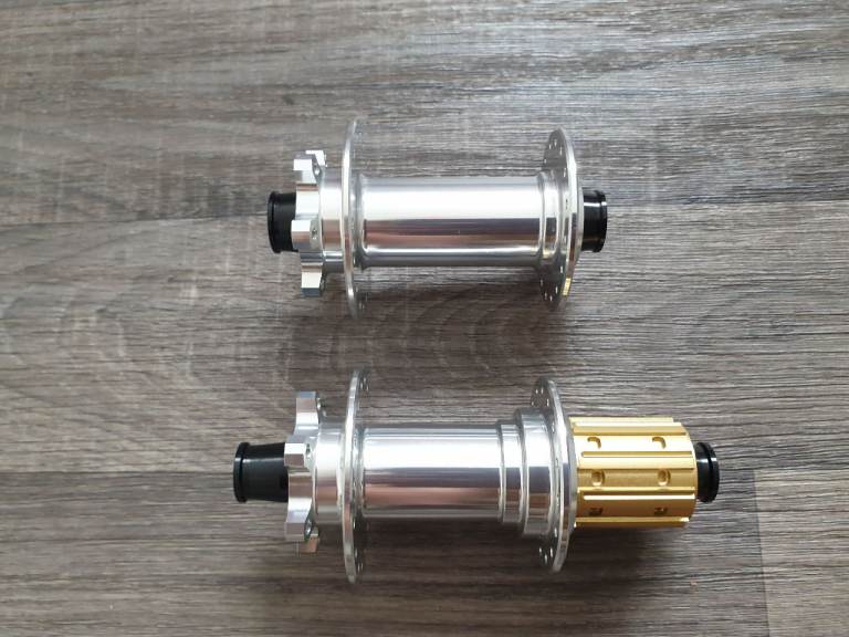 Boost hubs 110x15mm / 148x12mm like Hope DtSwiss Chris King. Ratchet system HG freehub