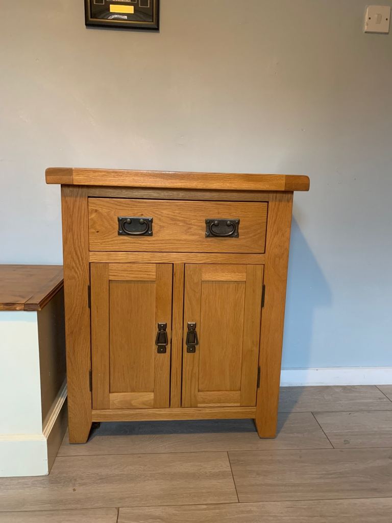 Small oak sideboard 