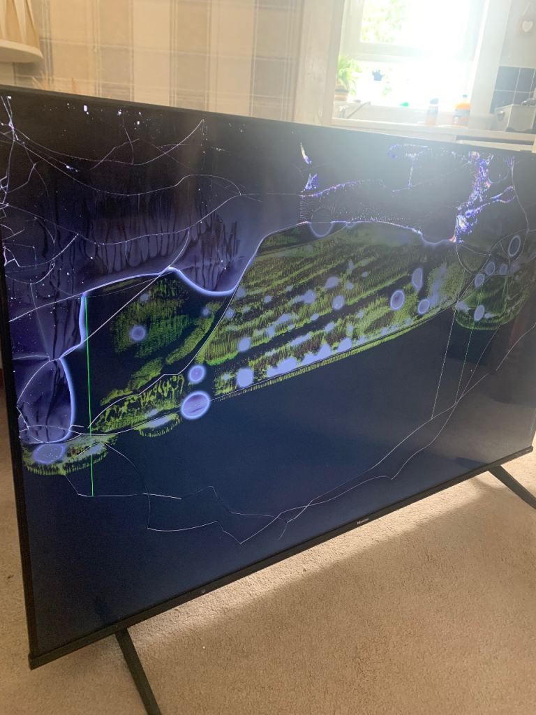 Large 55 inc Flat Screen TV - Cracked Screen, For Spares/Repair