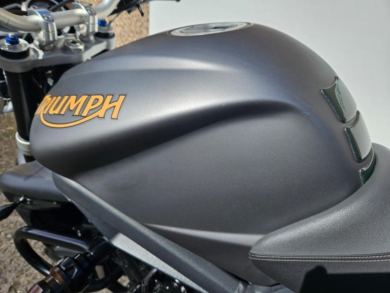 Triumph Street Triple R 675 abs in outstanding condition
