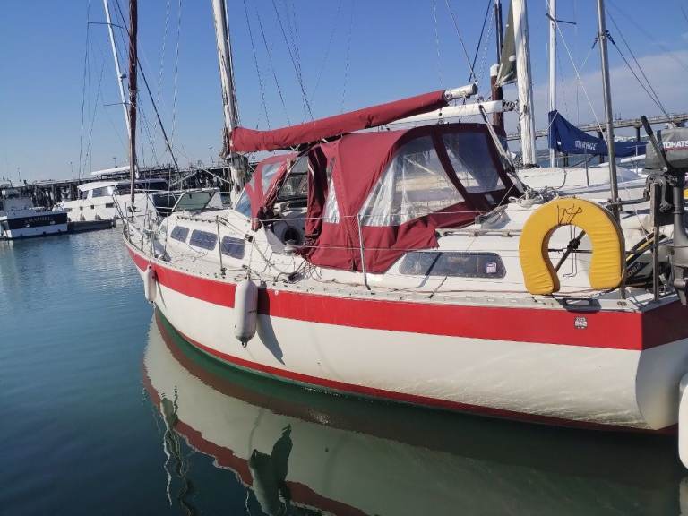 Sailing Yacht 34 ft coastal ocean cruiser center cockpit liveaboard marcon sailing autohelm