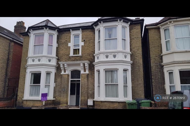 Studio flat in St Edwards Road, Southsea, PO5 (#2870951)