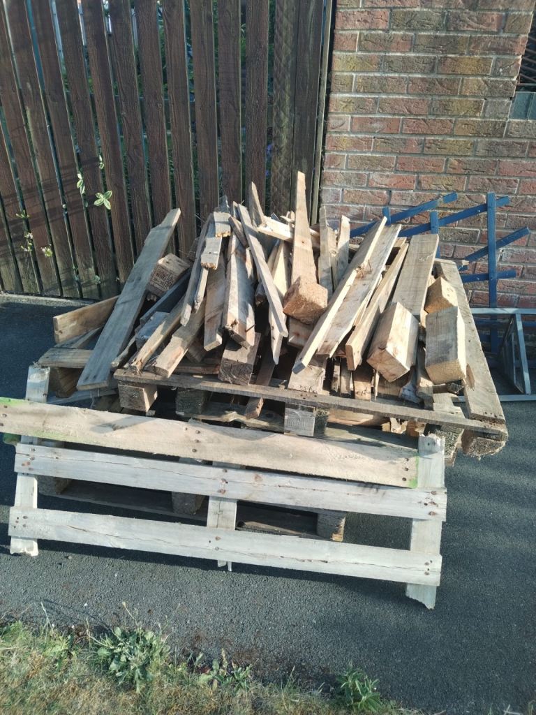 Free Wood Scraps and Pallets for Firewood or Crafting