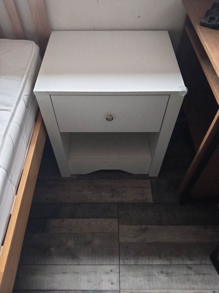 HOMCOM Modern Bedside Table, Nightstand with Drawer Shelf, End Table for Living room, Bedroom White