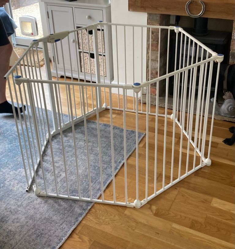 Baby or puppy play pen