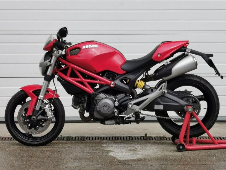 DUCATI MONSTER 696 -  Excellent 2010 example !!