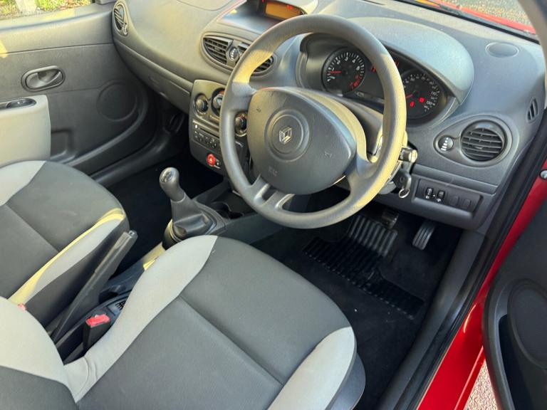 2009 Renault Clio 1.2 16V Extreme 3dr HATCHBACK Petrol Manual