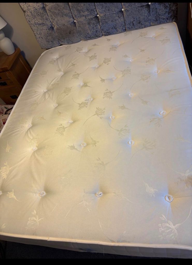 Dreamland Windsor Double divan bed  Mattress and Headboard – Good Condition
