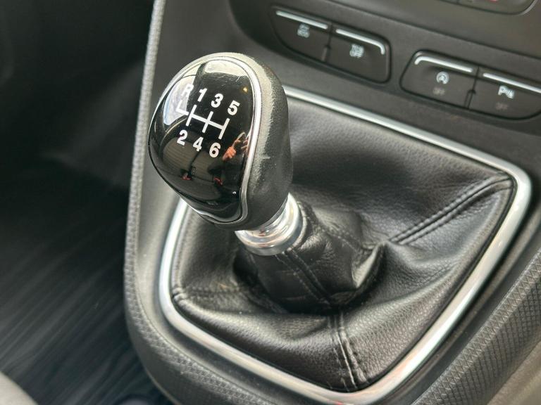 2020 Ford Transit Connect 1.5 200 EcoBlue Limited L1 Euro 6 (s/s) 5dr PANEL VAN Diesel Manual