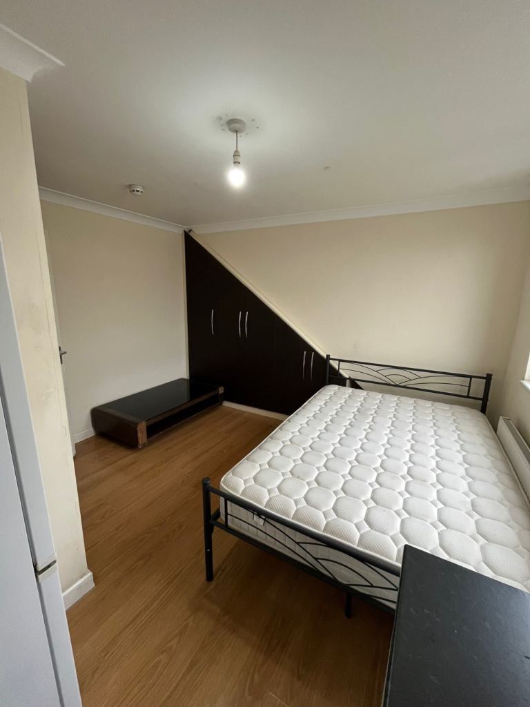 Studio Flat in Southall
