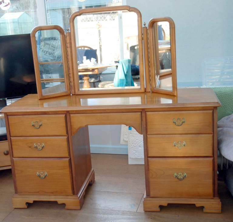 Vintage A.Younger Furniture London, 7 Drawer Teak Dressing Table with Triple Mirror (Mid Century)