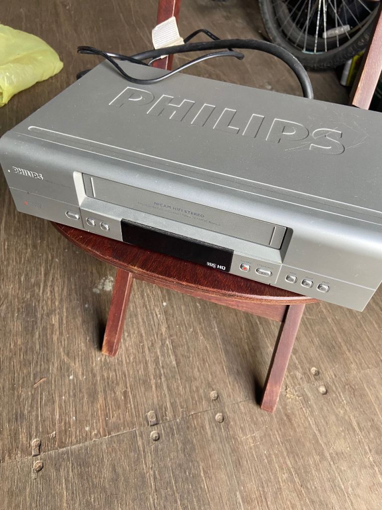 Philips VR 540/07 VCR VHS Player and Recorder with Remote