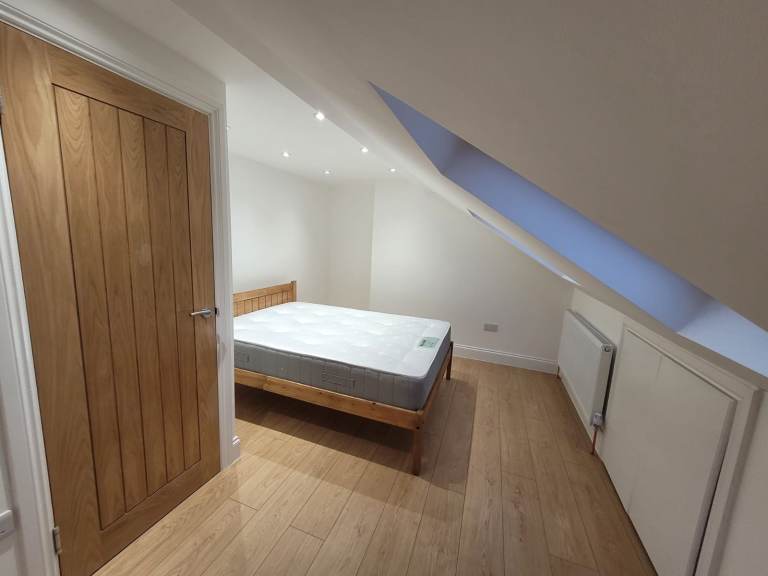 ENSUITE DOUBLE ROOM IN WALTHAMSTOW, E17 9AT FOR £940pcm AVAILABLE NOW. (Professional ONLY)