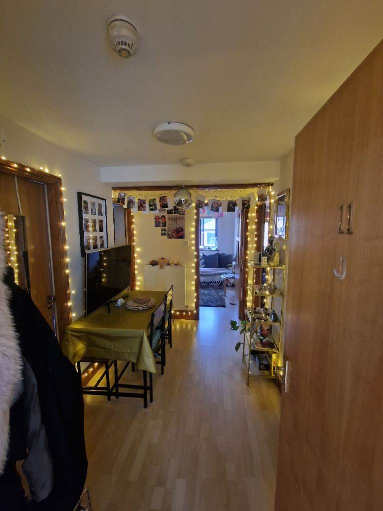 Flat Share - 1 double bedroom available (2 person flat)