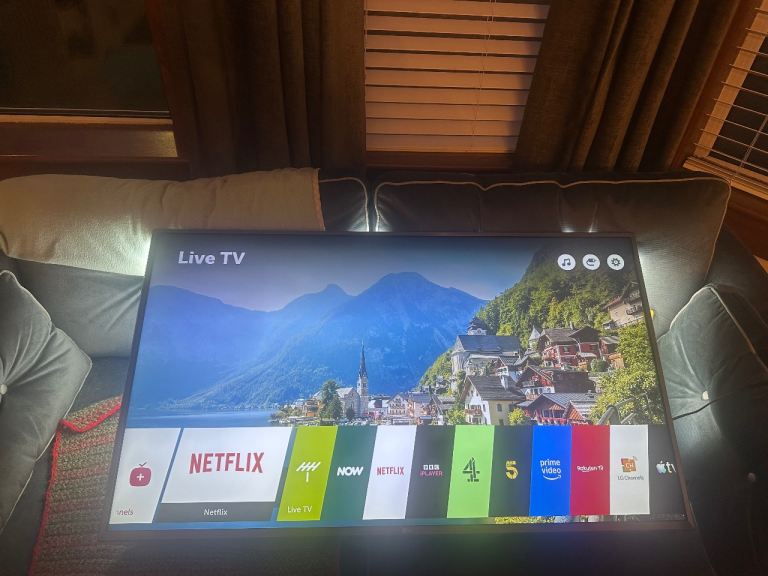 LG 50” Ultra Smart TV 4K HD With Ambilight Perfect Condition 