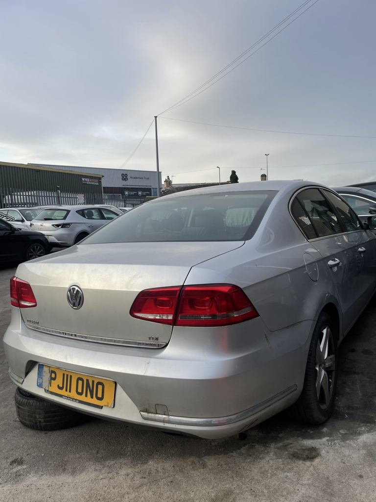 VOLKSWAGEN PASSAT B7 FOR BREAKING 2012 IN SILVER / BUMPERS / BONNET 