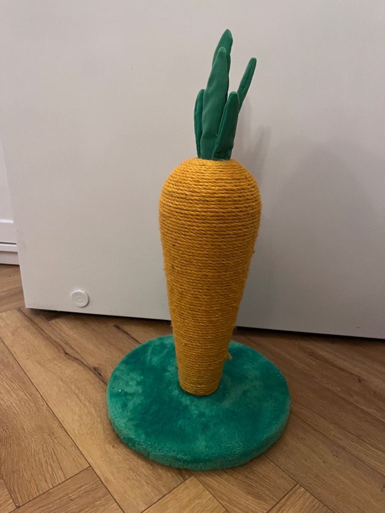 Catch scratching post