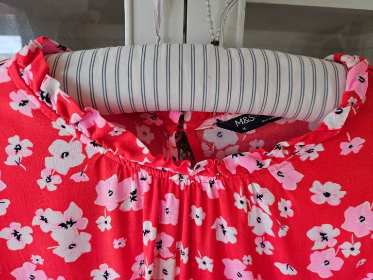 MARKS and SPENCER Red Floral Summer Top Size 16 - AS NEW CONDITION