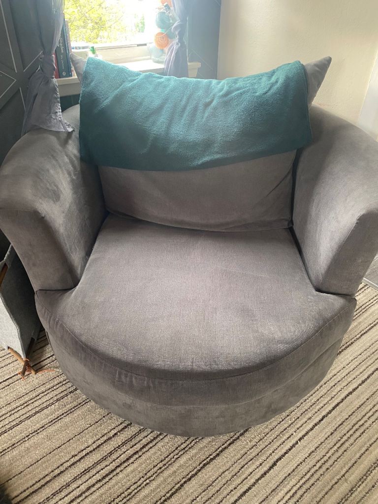 Love / cuddle chair