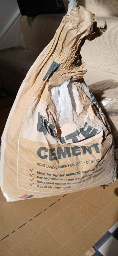 Free almost full bag of white cement Tarmac Portland Cement EN 197-1 